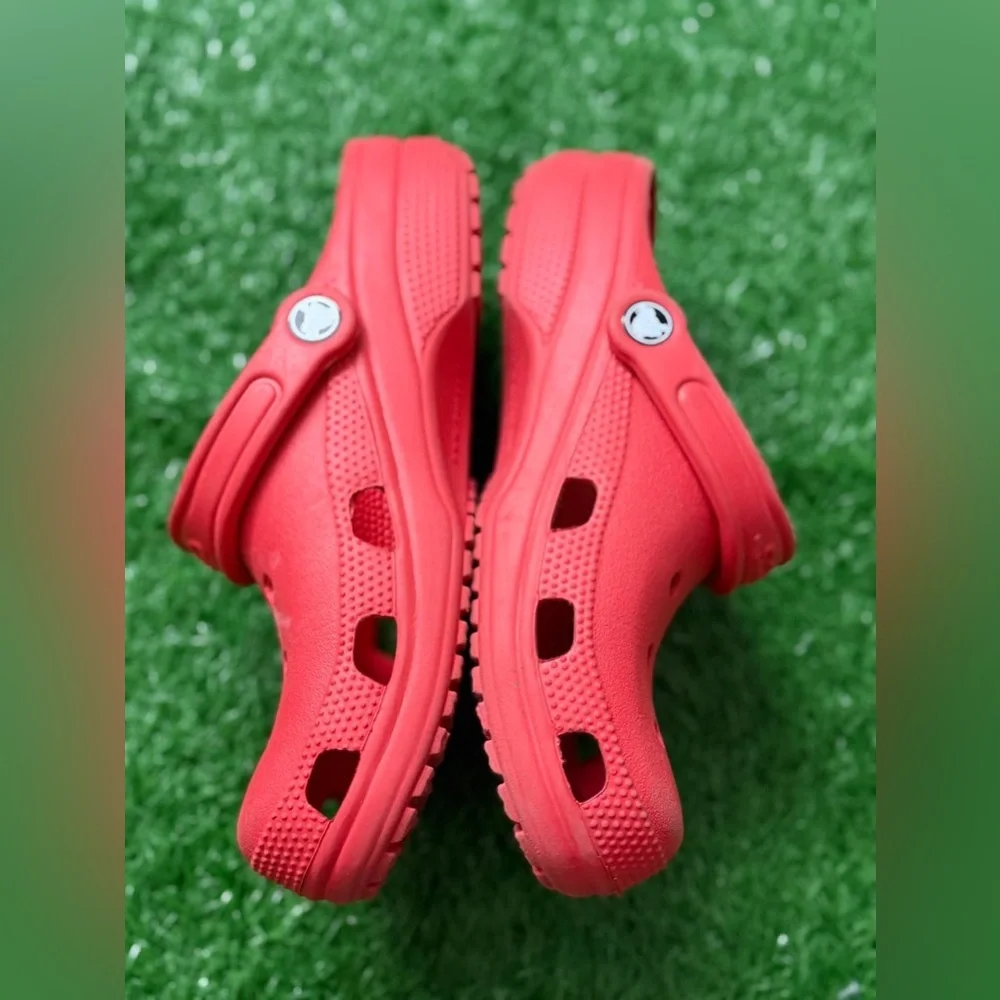 Crocs Unisex Red Clogs Size M-5 W-7‎